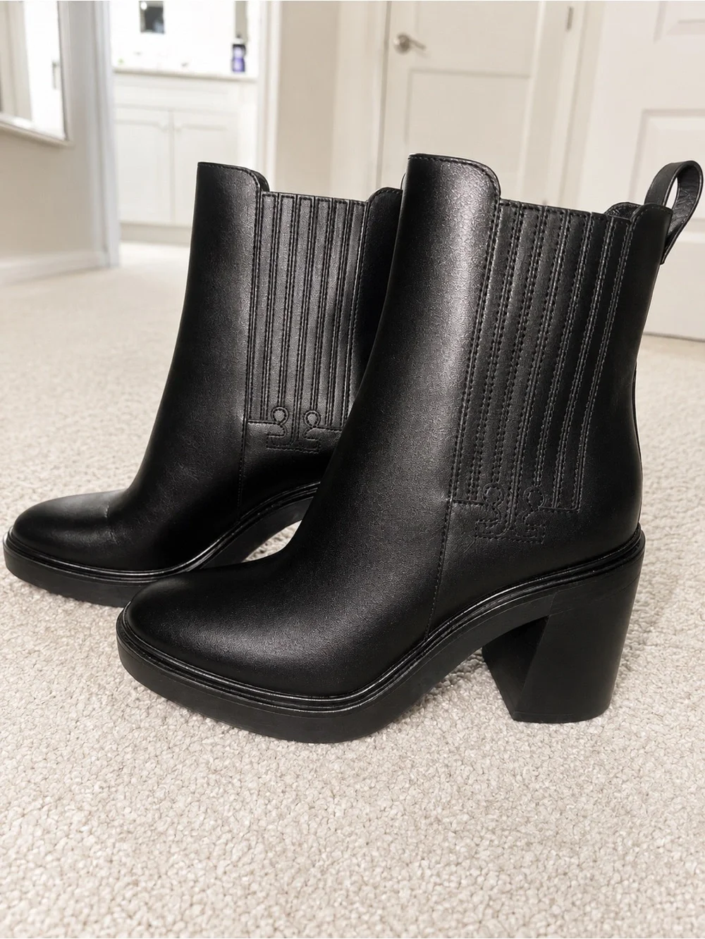 NWOT- Tory Burch T Chelsea Heeled Black Leather Ankle Boots 7.5
